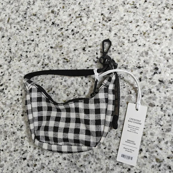 Baggu Crescent Bag Charm (gingham) - Picture 4 of 6